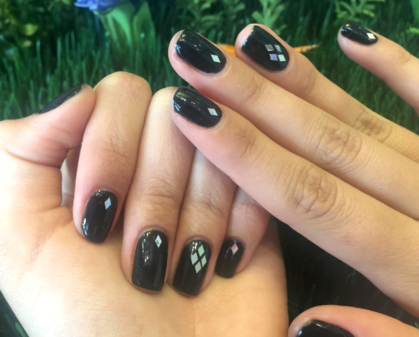 The Diamond Glitter Nail